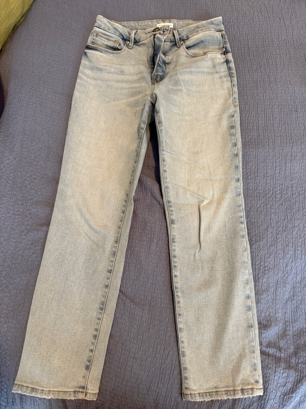 Good American High Rise Straight Jeans in Light Wash Gray